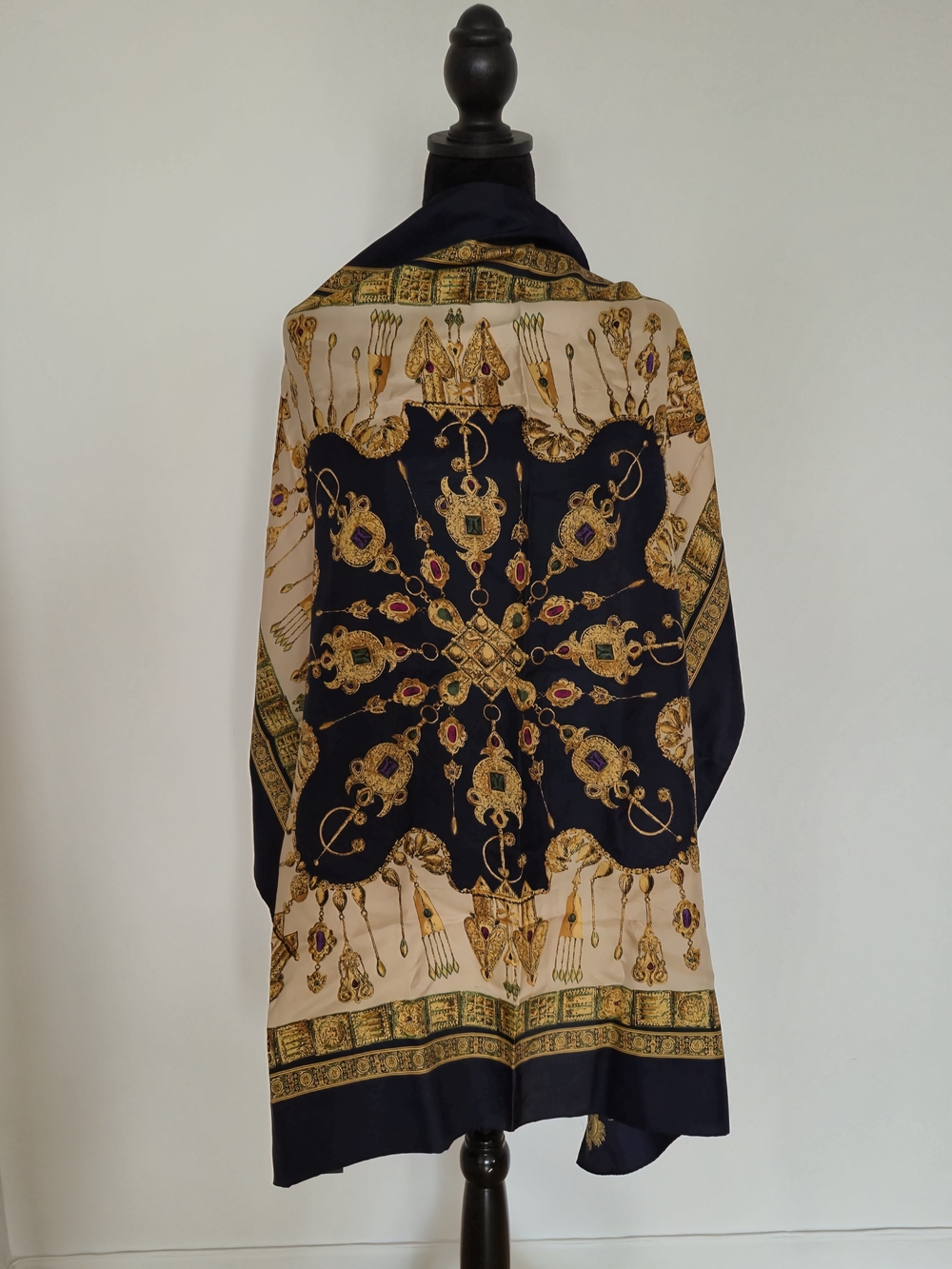 ​VNTG Oscar de la Renta 100% Silk Scarf Floral Baroque Gold Chain Link Luxury